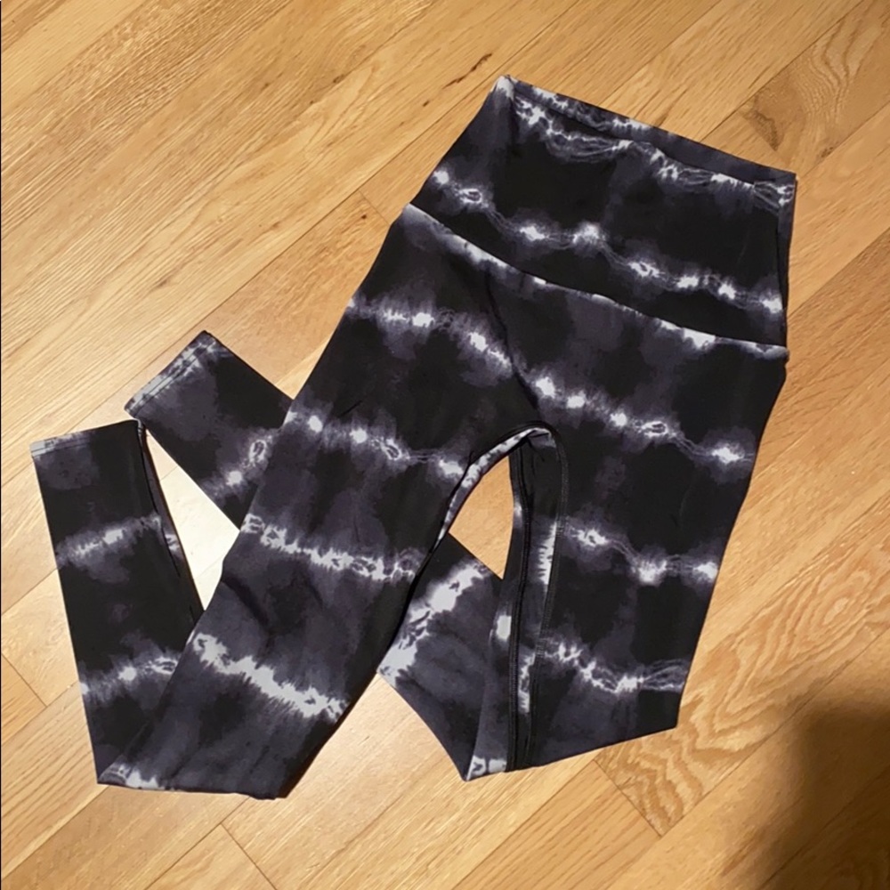 K DEER Sneaker Length Black White Stripe Leggings